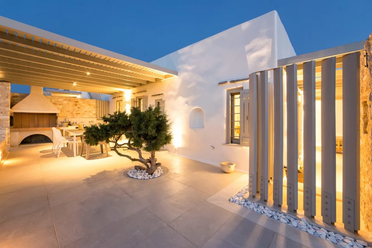 Modern Villa with Magical Views and Gleaming Pool photo 2