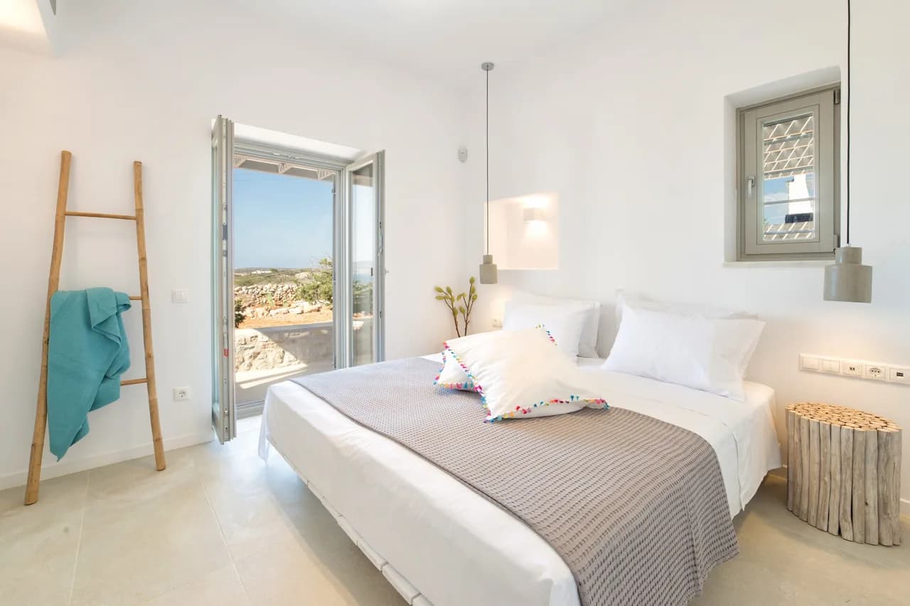 Modern Villa with Magical Views and Gleaming Pool photo 3