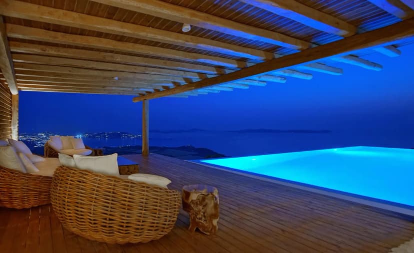 Luxurious Villa With Gym And Tennis Court