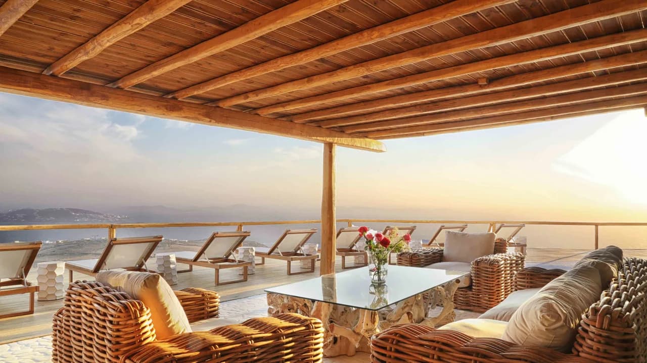 Luxurious Villa With Gym And Tennis Court photo 4