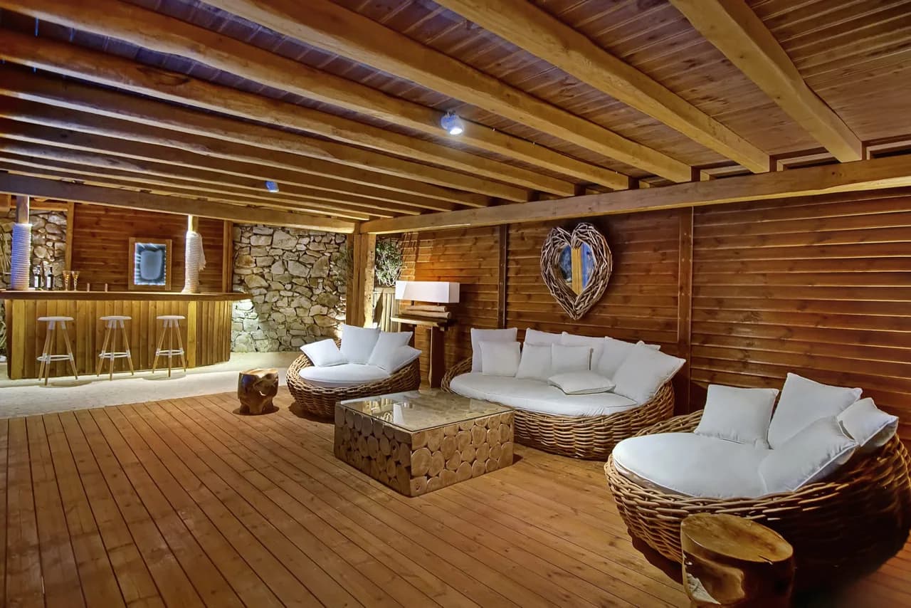 Luxurious Villa With Gym And Tennis Court photo 5
