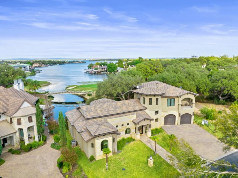Lakeside Retreat with Golf Course Access in Austin