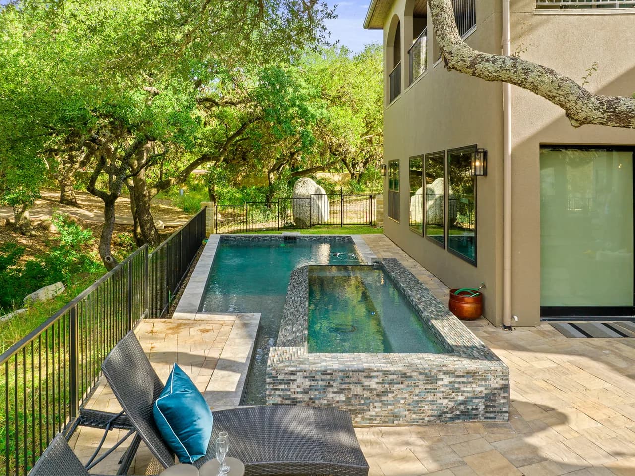 Lakeside Five Bedroom Villa in Horseshoe Bay photo 2