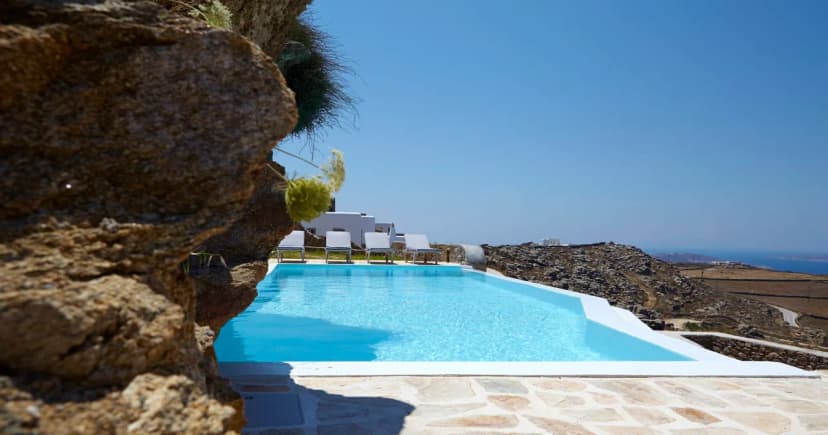 White Beauty Villa with Modern Infinity Pool
