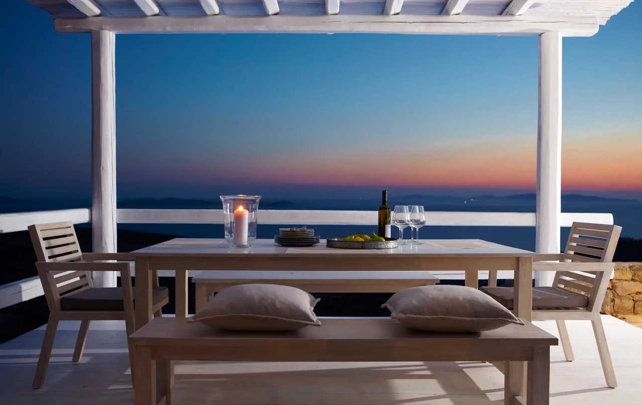 White Beauty Villa with Modern Infinity Pool photo 3