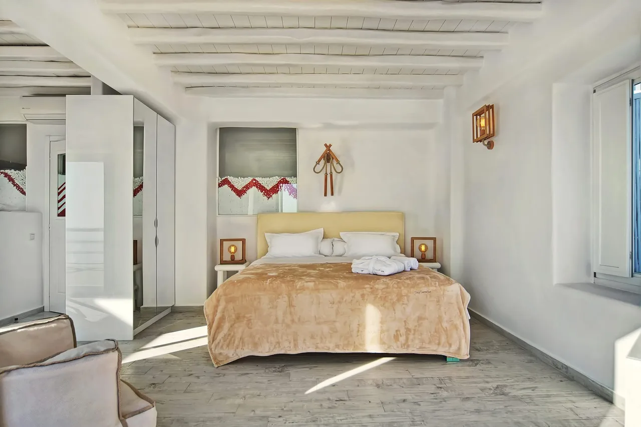 Charming 8 BR Villa With Tennis Court And Pool photo 2