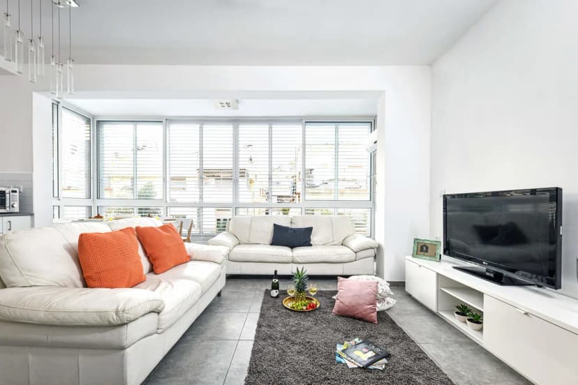 Modern 3 BR Apartment