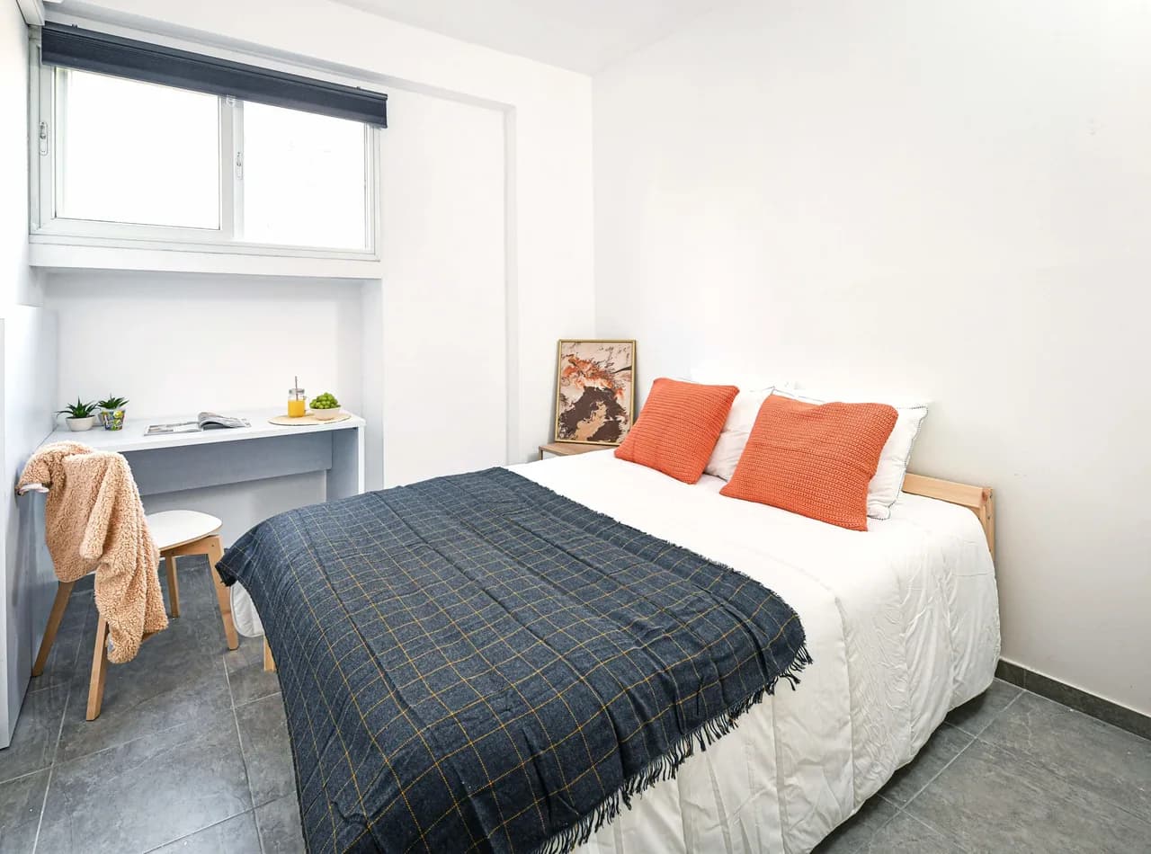 Modern 3 BR Apartment photo 2