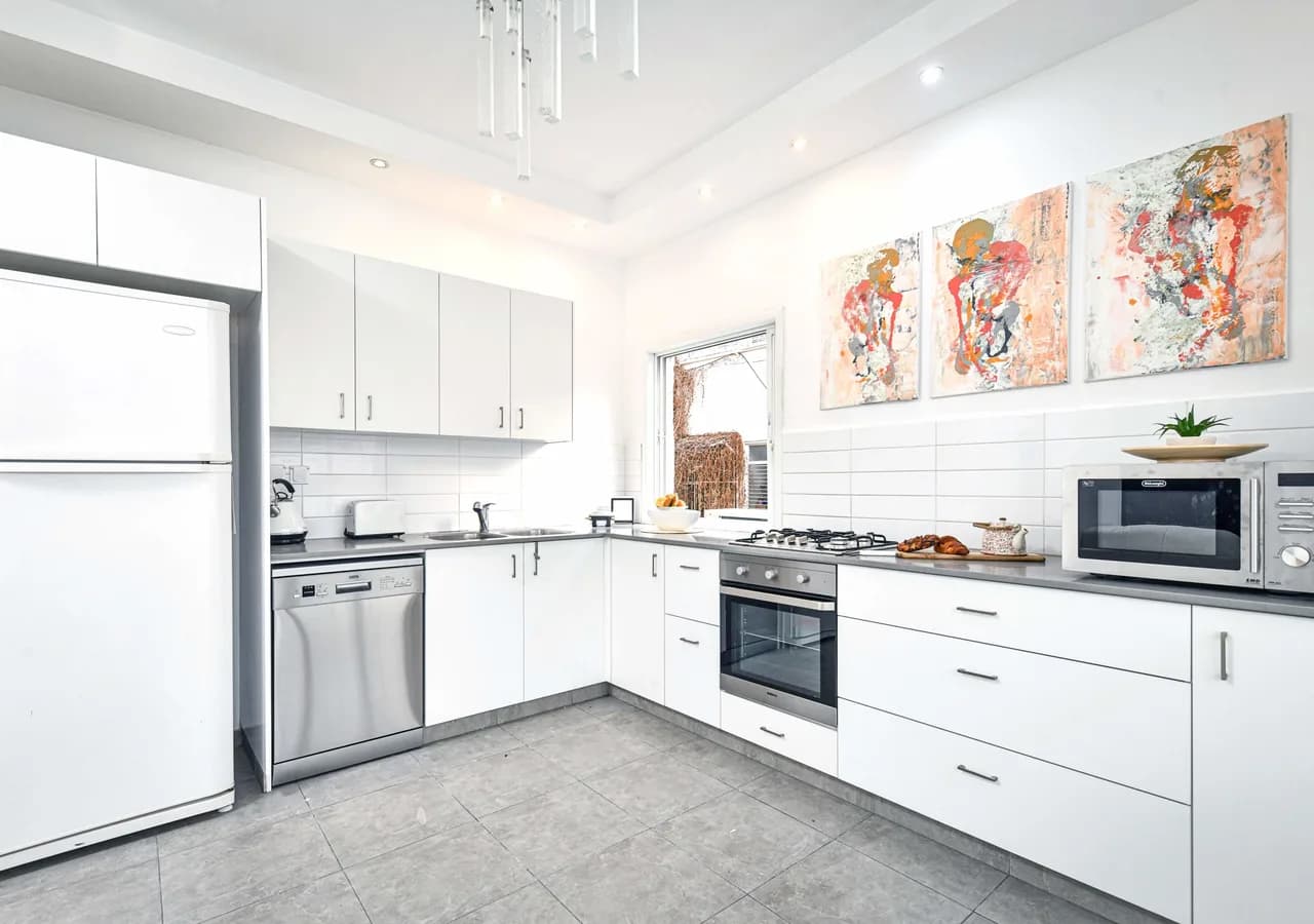 Modern 3 BR Apartment photo 3