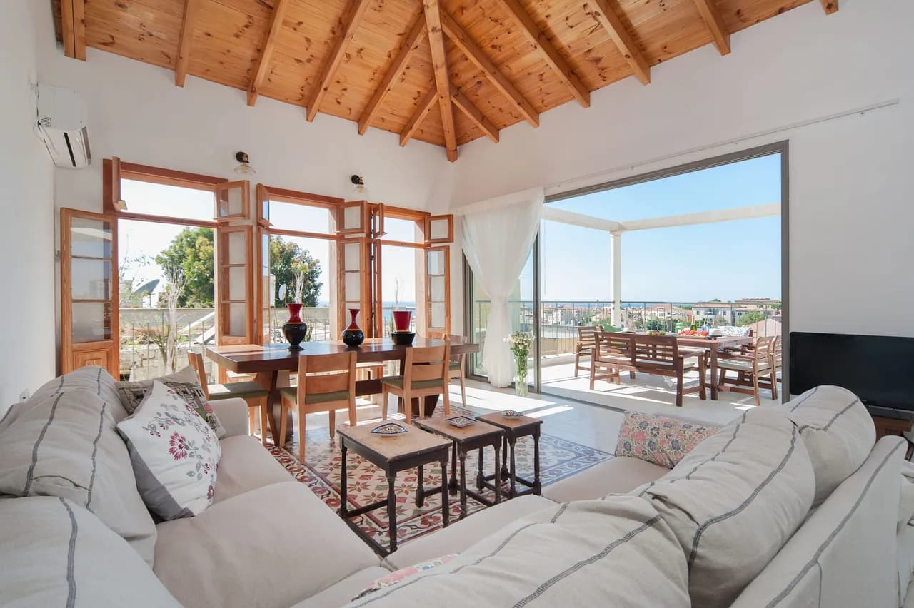 Elegant 5 BR Penthouse With Breathtaking Views