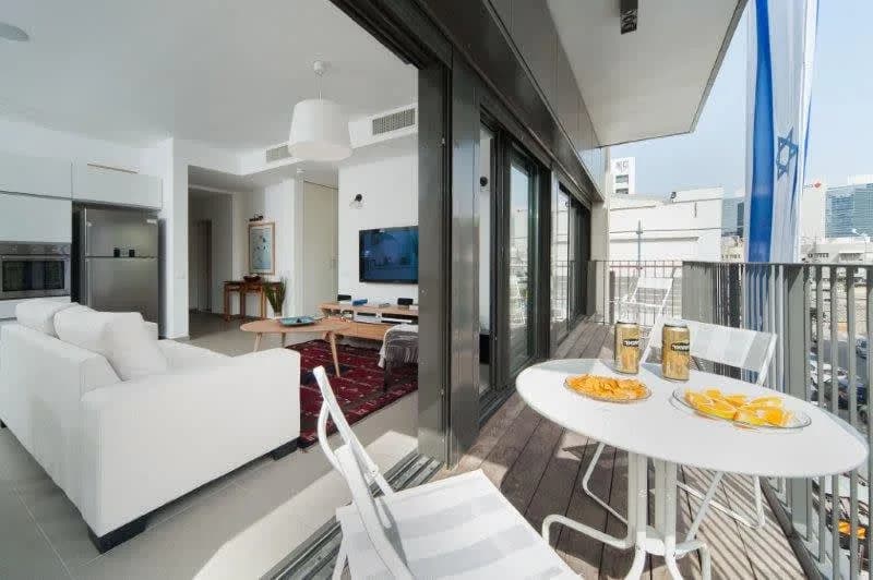 Spacious 2 BR Apartment With Private Balcony photo 4
