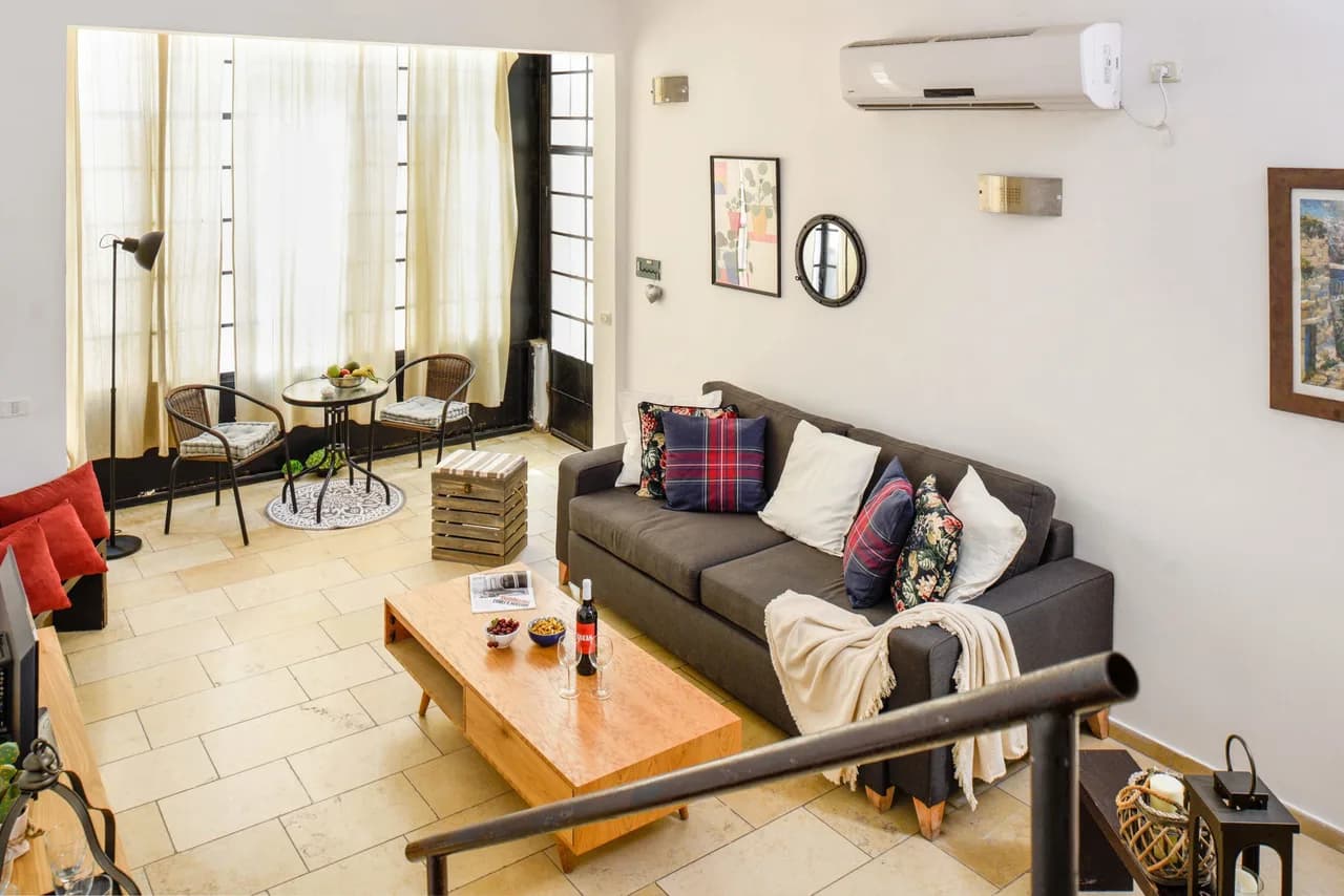 Beautifully Decorated Apartment With Garden Area photo 5