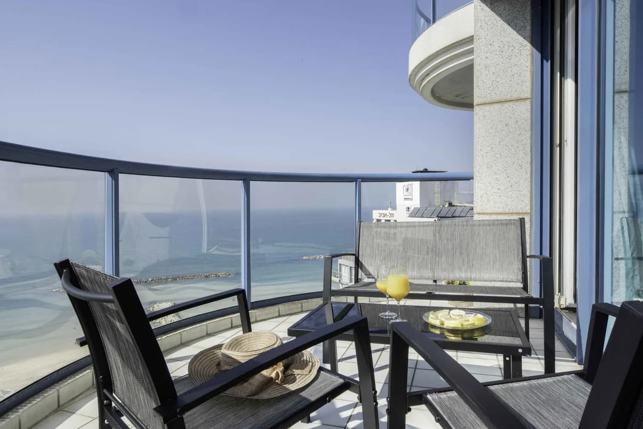 Splendid Beachfront Apartment With Panoramic Views photo 4