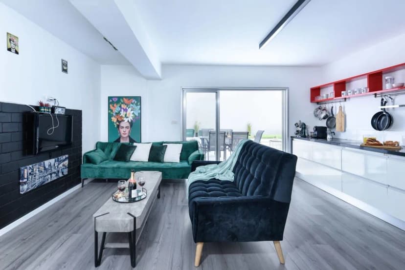 Deluxe Apartment With Private Outdoor Space