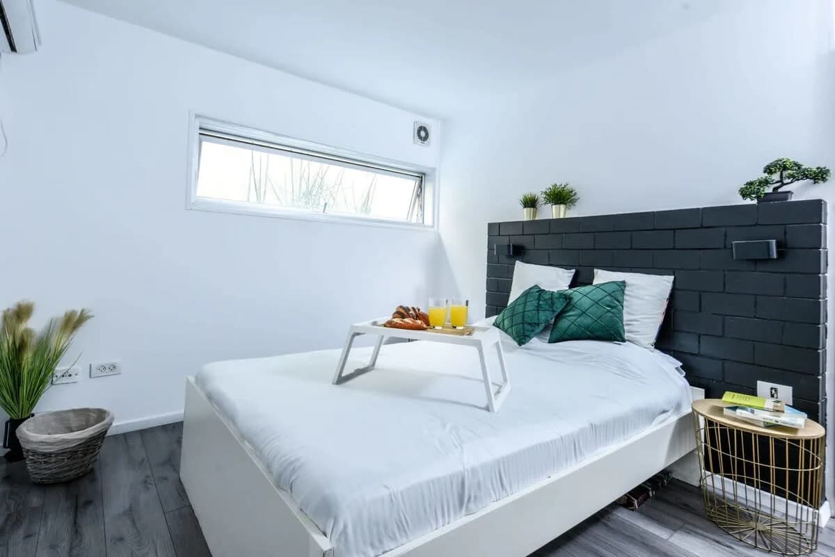 Deluxe Apartment With Private Outdoor Space photo 2