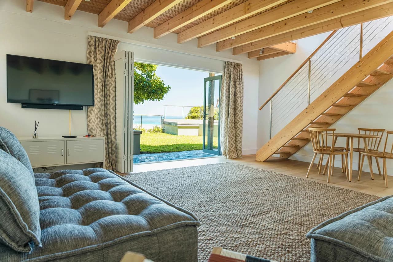 Peaceful Beachfront Cottage With Private Garden photo 5