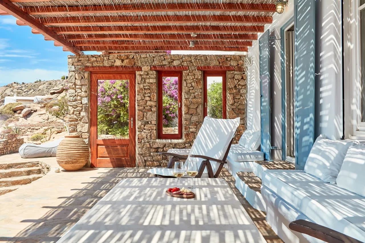 Luxurious Villa With Elegant Architecture And Pool photo 5