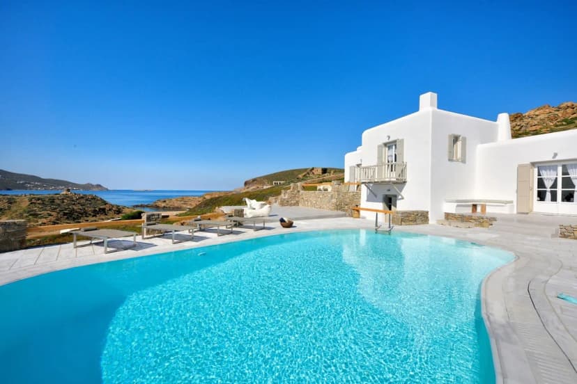 Gorgeous Beachfront Villa With Private Infinity Pool
