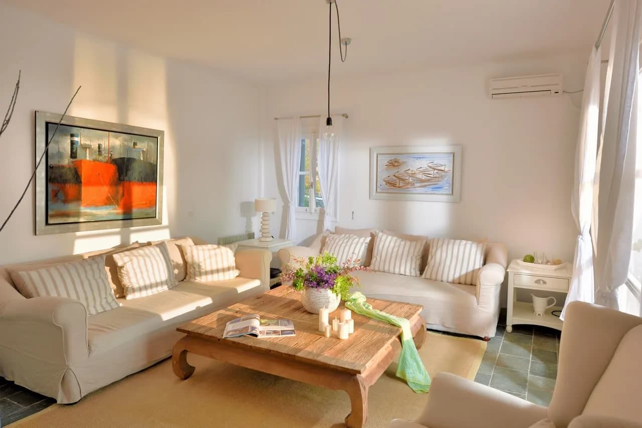Gorgeous Beachfront Villa With Private Infinity Pool photo 2