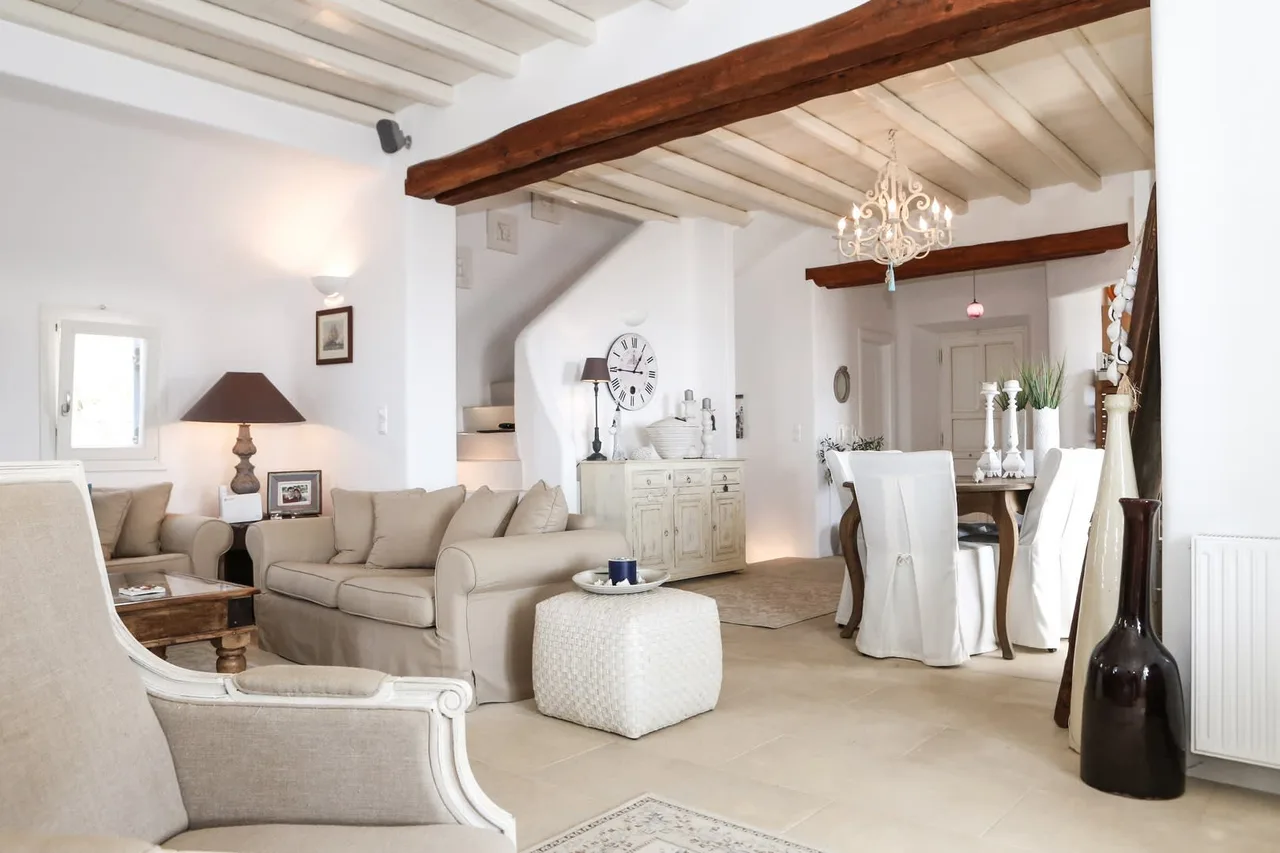 Stunning 6-Bedroom Villa with Sea View photo 2