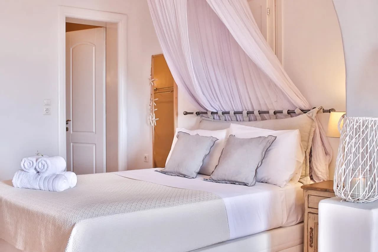 Stunning 6-Bedroom Villa with Sea View photo 3
