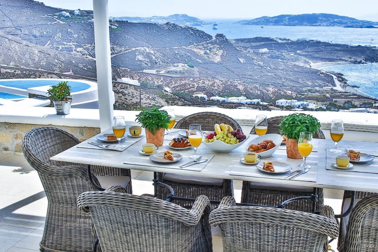 Stunning 6-Bedroom Villa with Sea View photo 5