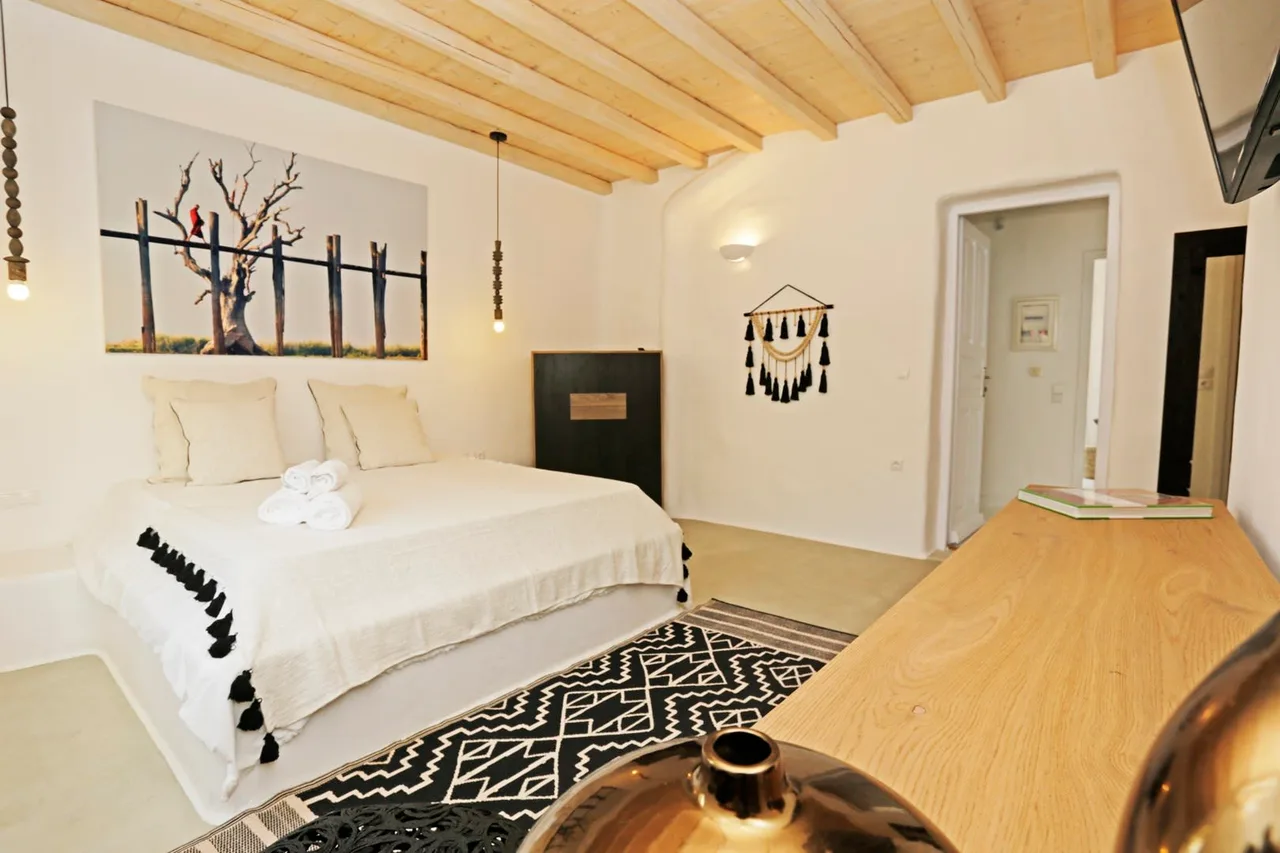 Elegant Villa by Kalo Livadi Beach photo 3