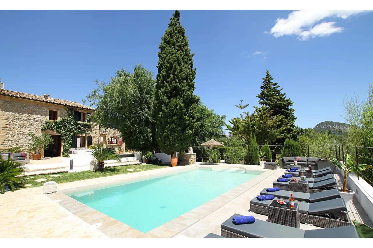 Country Lane Farmhouse Set In Pollenca Hills