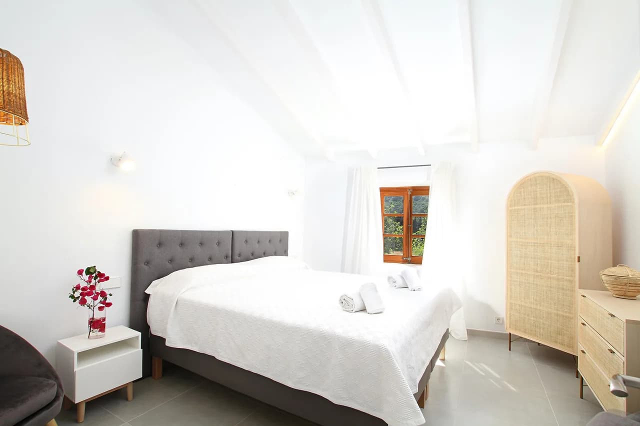 Country Lane Farmhouse Set In Pollenca Hills photo 3