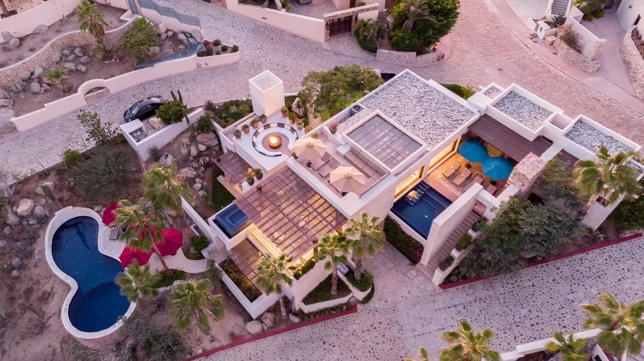 Luxury Villa Walking Distance from Beautiful Beach