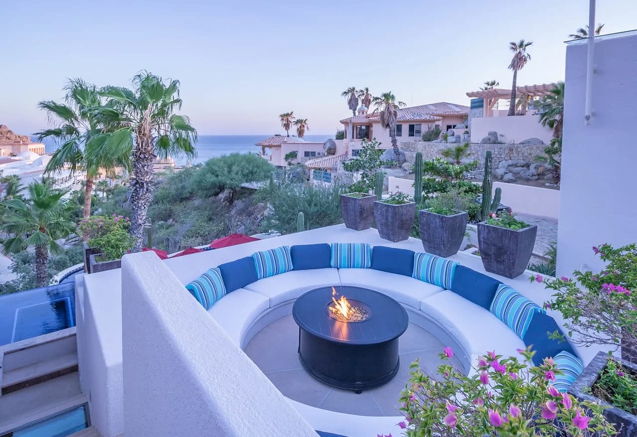 Luxury Villa Walking Distance from Beautiful Beach photo 3