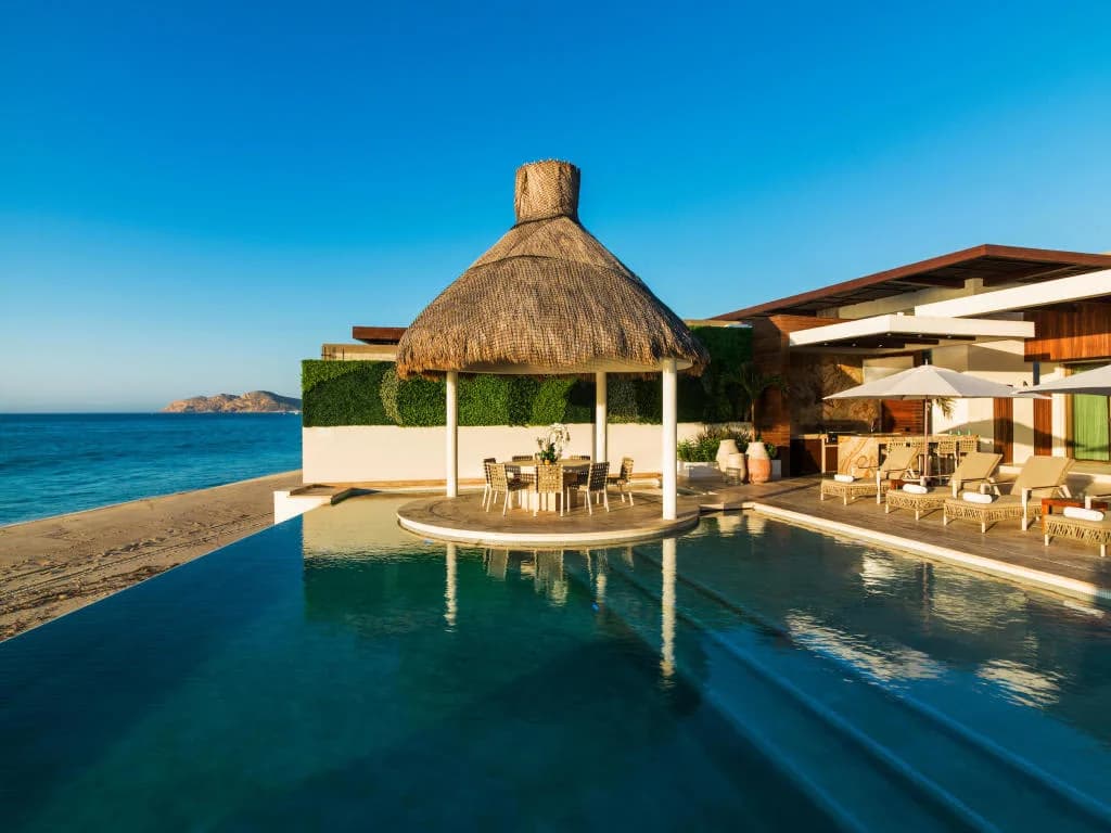 Glorious Beach Villa with Ocean Sunsets photo 2