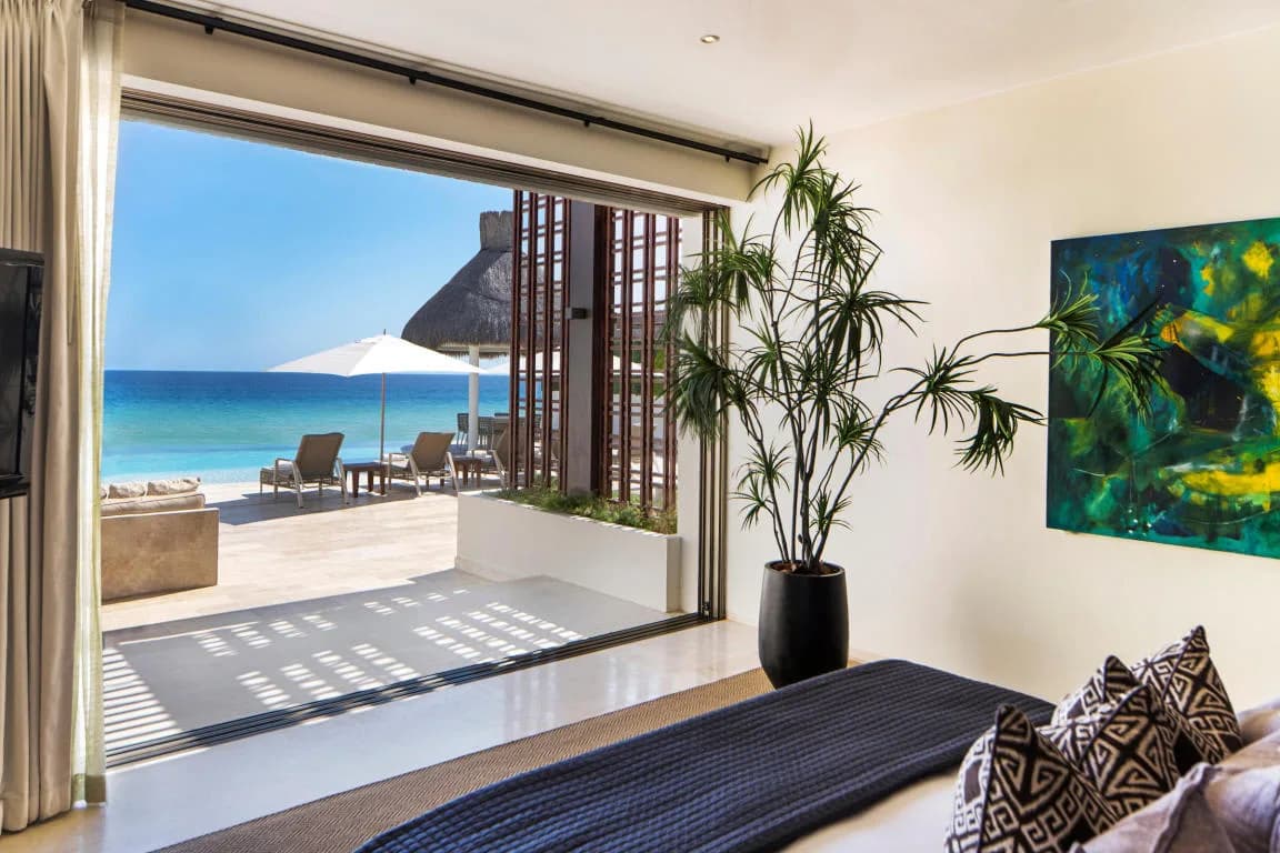 Glorious Beach Villa with Ocean Sunsets photo 4