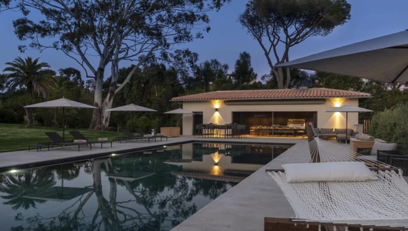 Luxurious Coastline Villa With Exceptional Views