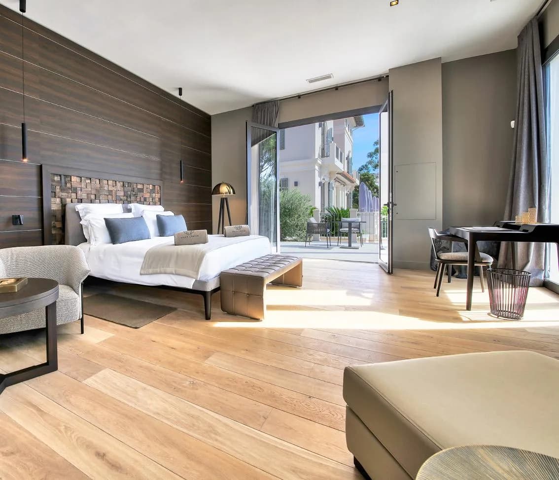 Luxurious Coastline Villa With Exceptional Views photo 3
