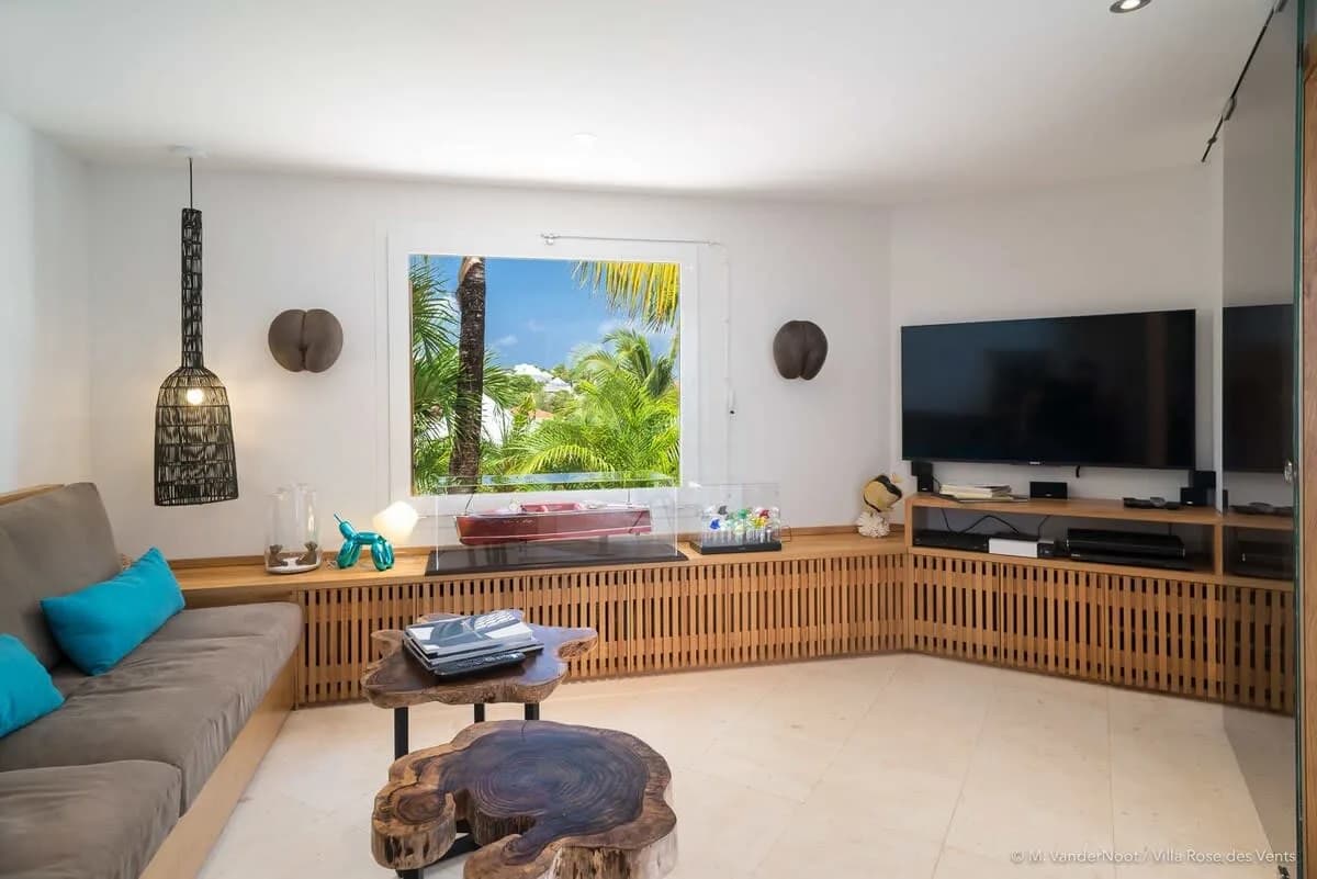 Cozy And Stylish Villa Overlooking Grand Cul De Sac photo 4
