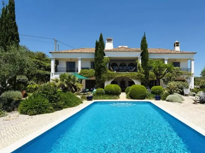 Grand Elegant Villa Surrounded By Lovely Gardens