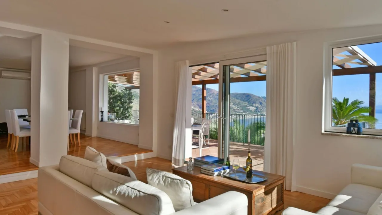 Stunning Villa In A Glorious, Coastal Location photo 2