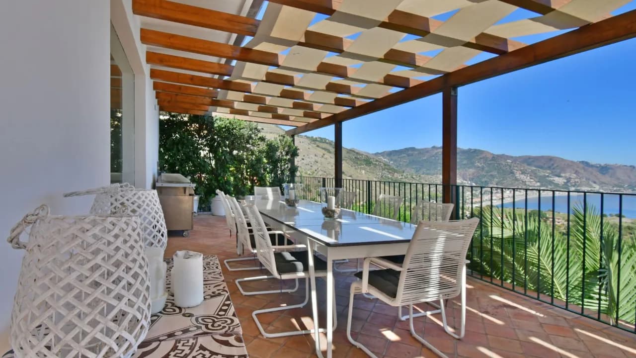 Stunning Villa In A Glorious, Coastal Location photo 4
