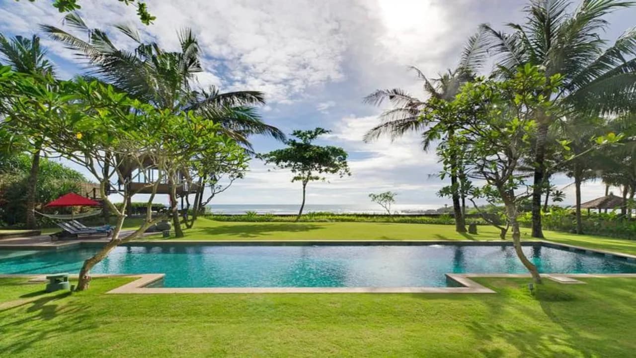 Fantastic 5 BR Villa On The Beachfront