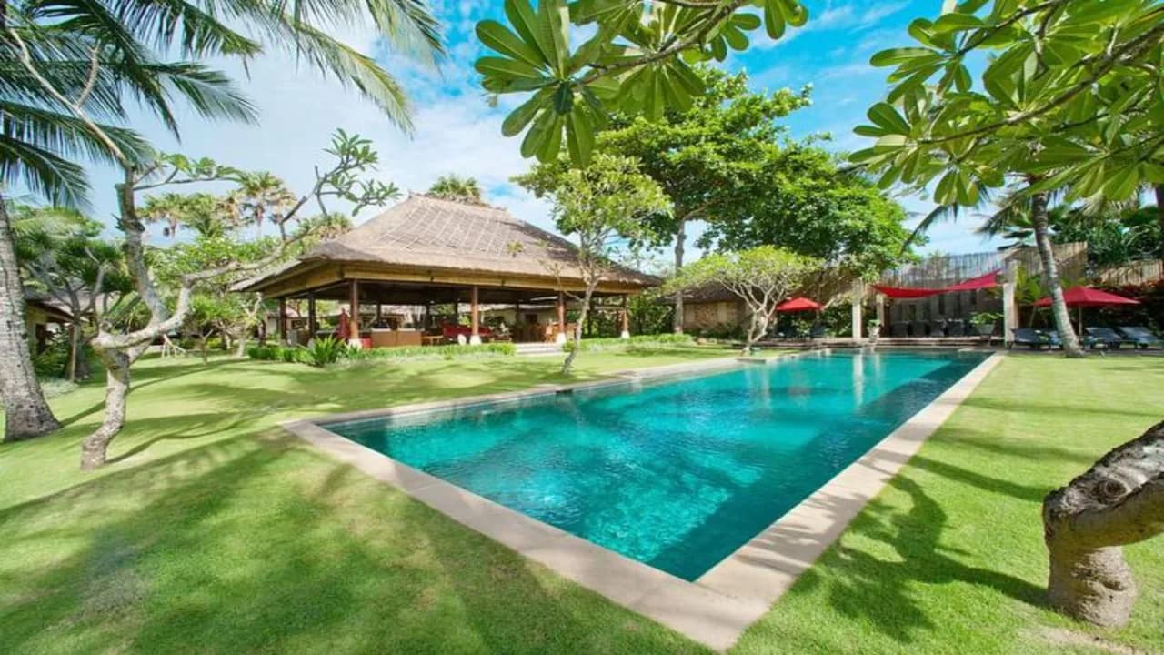 Fantastic 5 BR Villa On The Beachfront photo 2