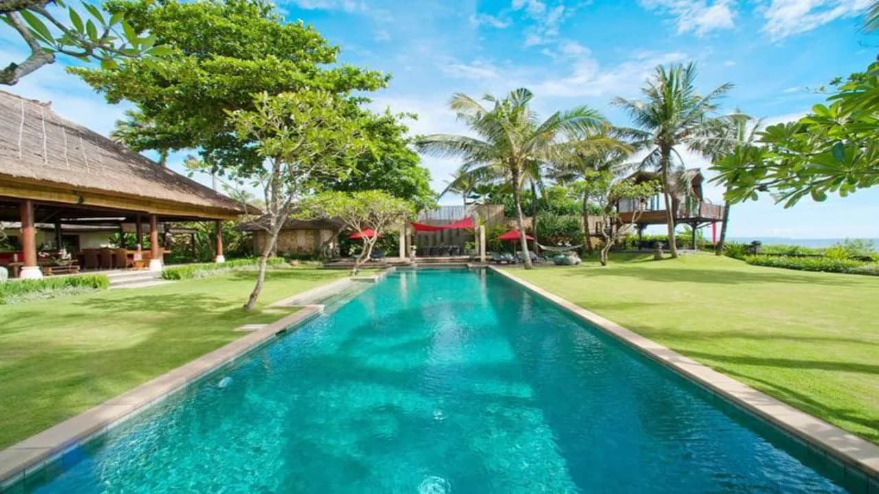 Fantastic 5 BR Villa On The Beachfront photo 3