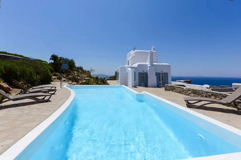Luxury 4 Bedroom Villa with Pool