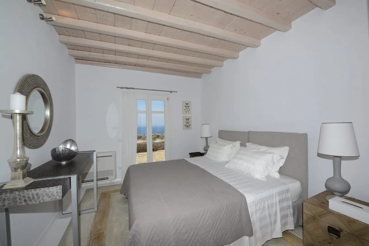 Luxury 4 Bedroom Villa with Pool photo 2