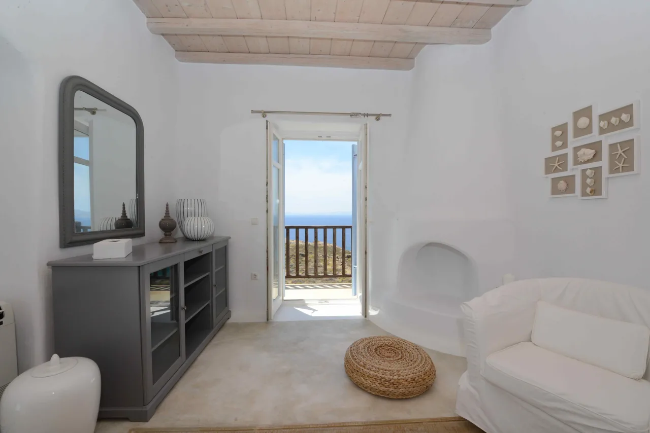 Luxury 4 Bedroom Villa with Pool photo 5