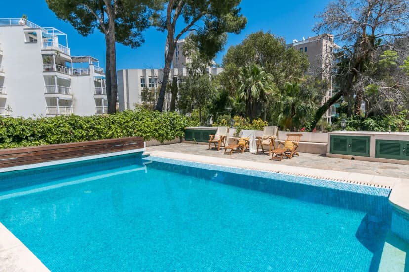 Mallorca Style Villa With Direct Access To Beach
