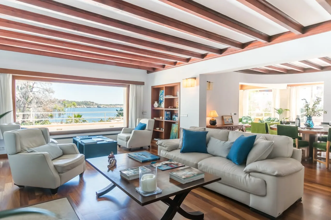 Mallorca Style Villa With Direct Access To Beach photo 2
