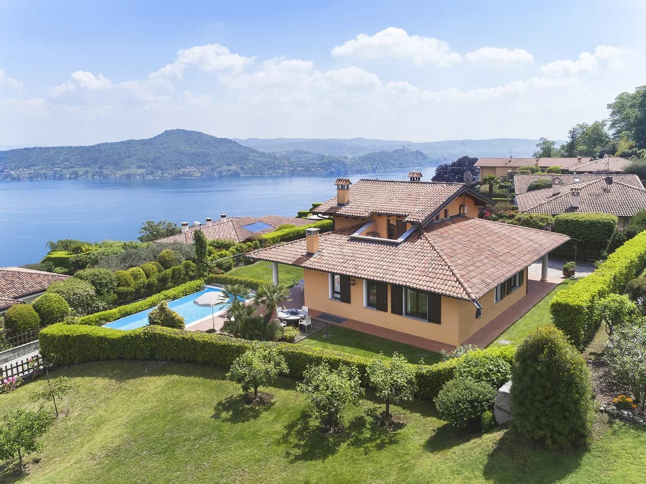 Tantalizing Vacation Villa overlooking Lake Maggiore photo 2