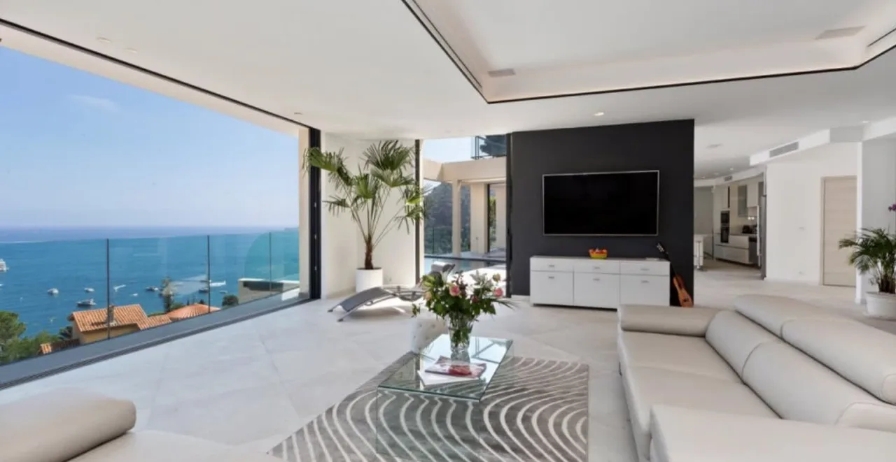 Unique Modern Villa With High Quality Fittings photo 2