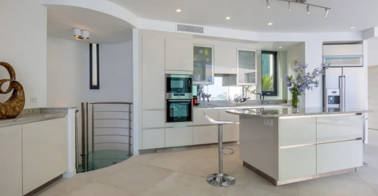 Unique Modern Villa With High Quality Fittings photo 4